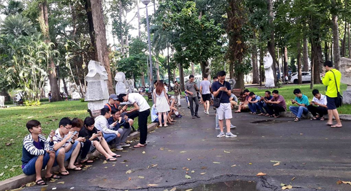 Pokemon Go fever grips Vietnam - 1 Pokemon Go fever grips Vietnam - 1