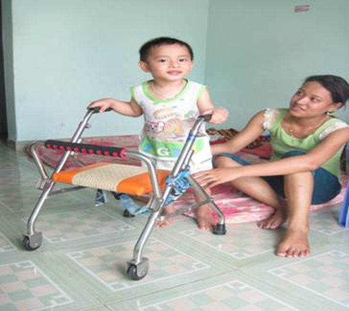 Kids get free check ups from Swiss specialists - 1