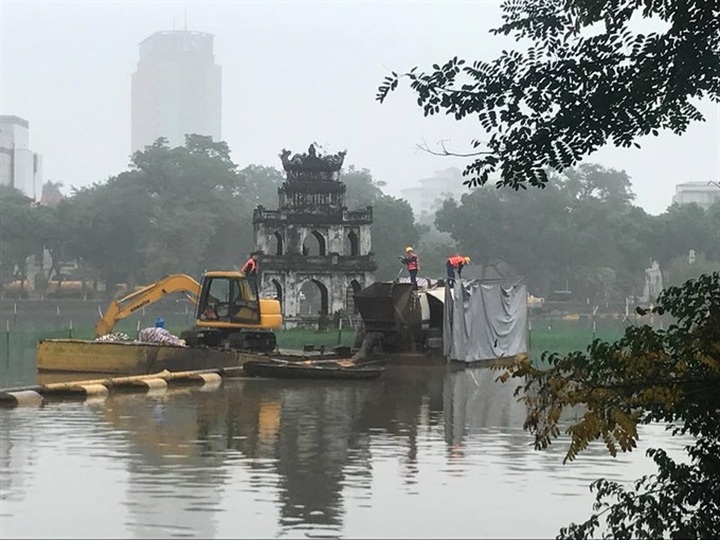 Water quality in Hanoi’s lakes improves after cleaning work - 1 Water quality in Hanoi’s lakes improves after cleaning work - 1