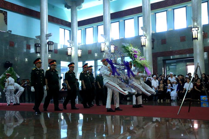 Funeral held for crashed helicopter crew - 2