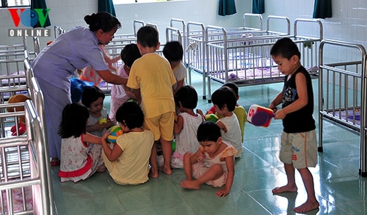 HIV- positive children going to school in tears - 1 HIV- positive children going to school in tears - 1