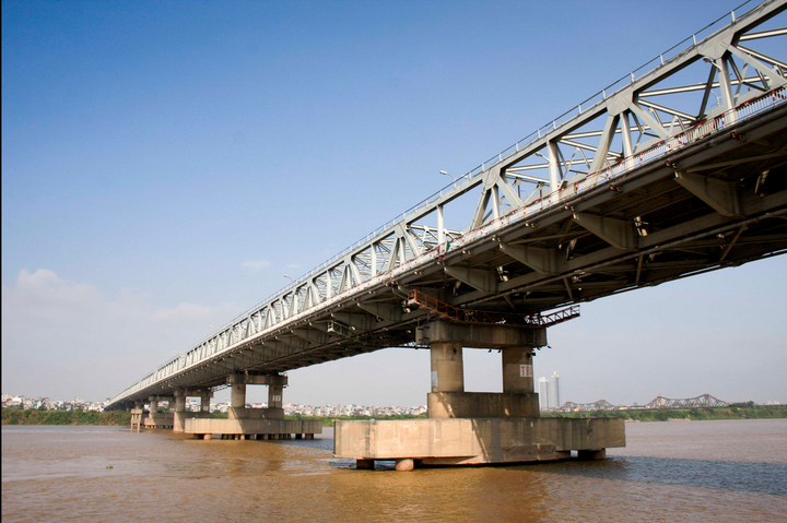 Hanoi plans USD1.72 billion to build four bridges - 1