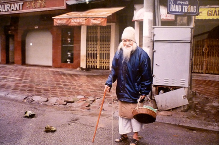 Hanoi’s alleys spotlighted in photo exhibition - 4 Hanoi’s alleys spotlighted in photo exhibition - 4