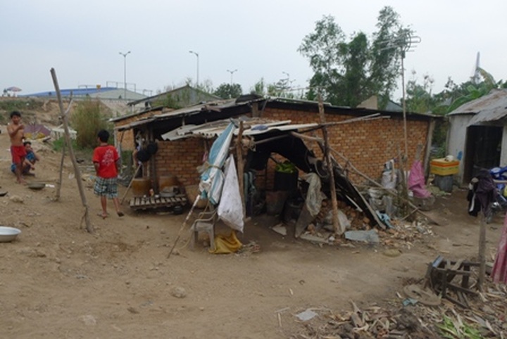 Destitute life under Can Tho Bridge - 1