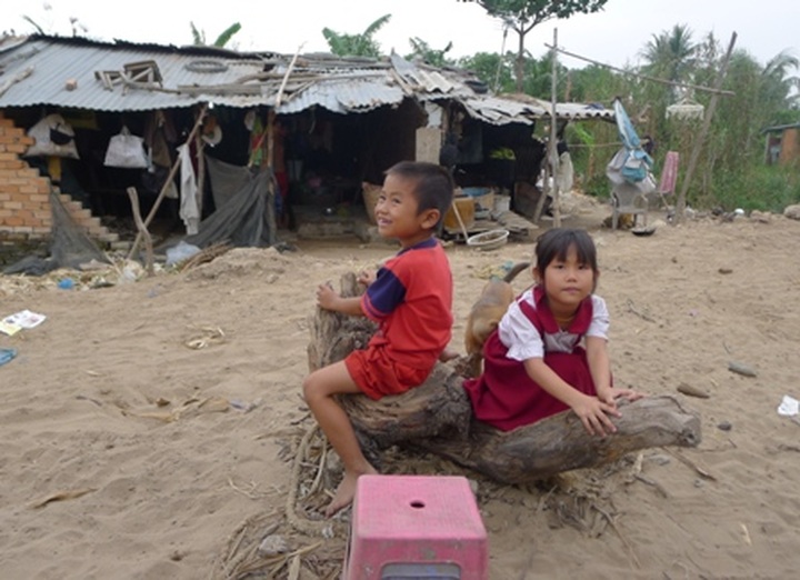 Destitute life under Can Tho Bridge - 2