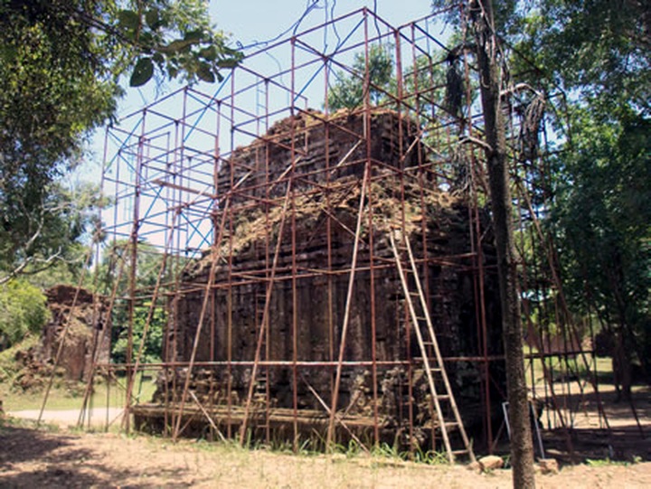 My Son World Heritage Site on brink of collapse - 1