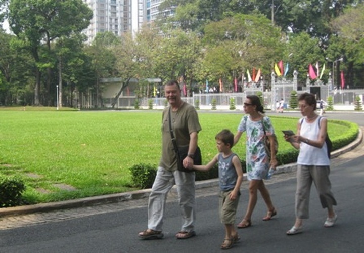 HCM City fines 130 travel agents and hotels for violations - 1