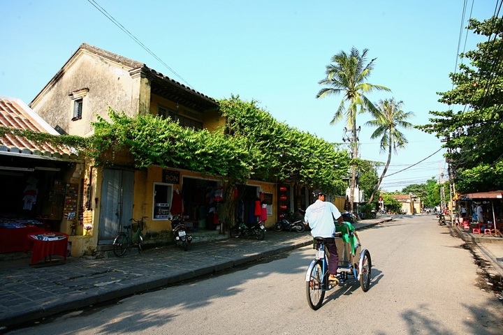 Green trees make Hoi An ever charming - 5