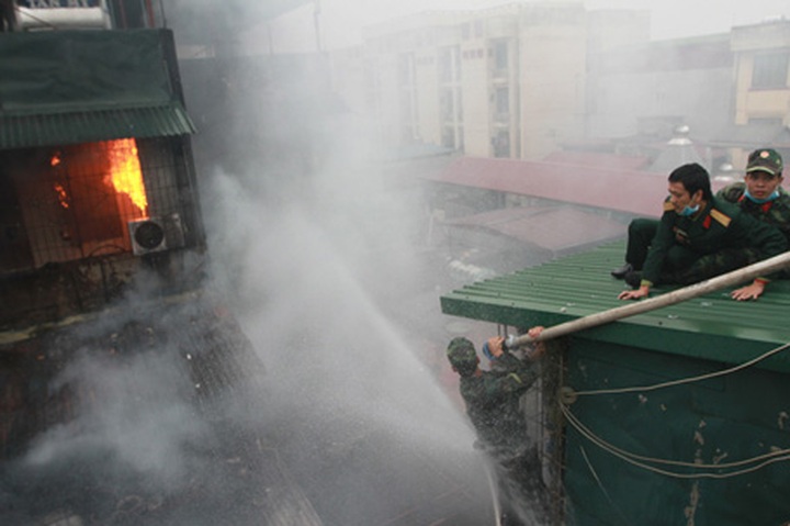 Fire at military residence complex - 1