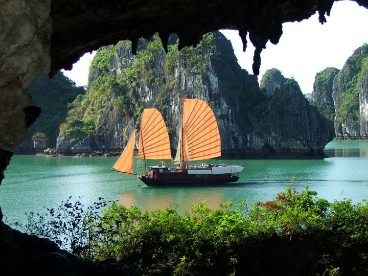 Vietnam one of attractive destinations for tourists in 2013 - 1