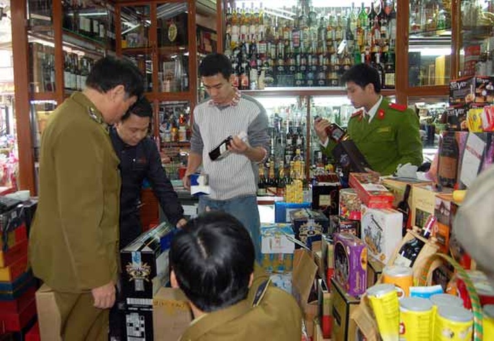 Fake goods pose economic and health risks - 1 Fake goods pose economic and health risks - 1