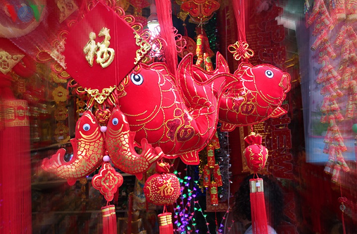 Hanoi's Hang Ma Street anticipates Kitchen God Day - 10