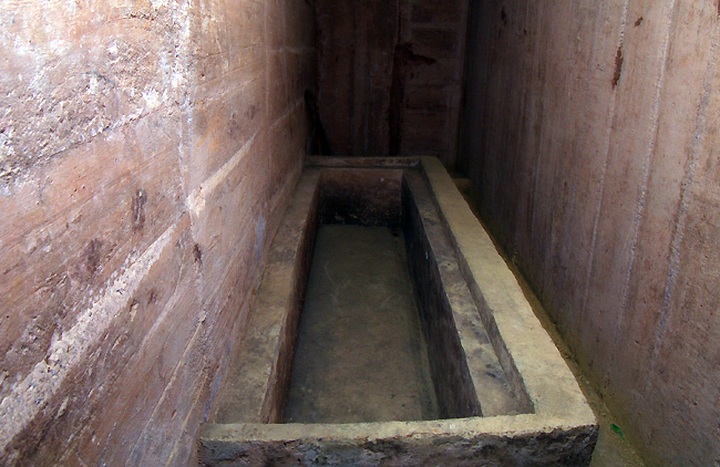 Huge military hospital inside mountain bunker - 10 Huge military hospital inside mountain bunker - 10