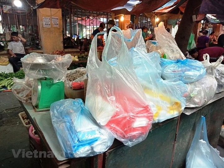 Hanoi strives to reduce plastic use - 1