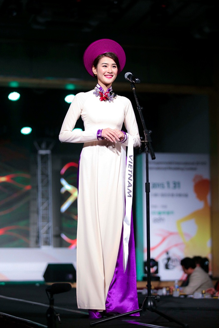 Vietnam: First runner-up at Supermodel International - 1