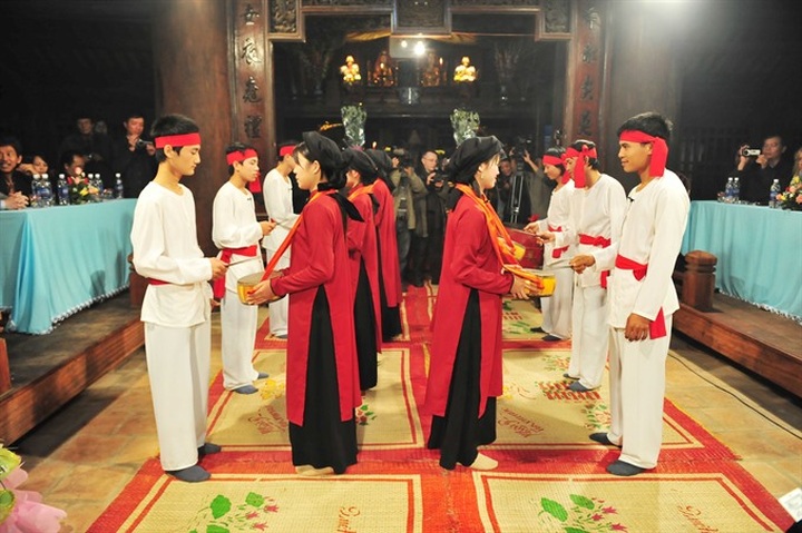 Bringing ancient songs to the public - 1