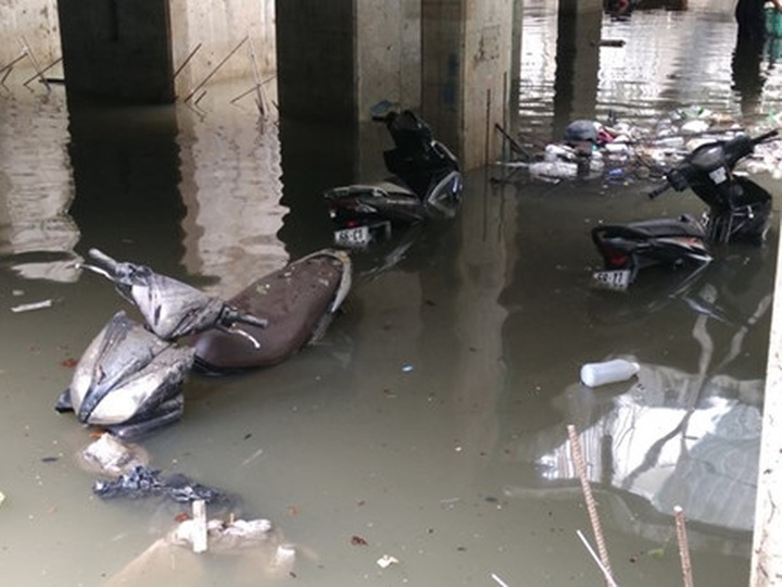 Parking lot owners deny compensation for flood-damaged vehicles - 1