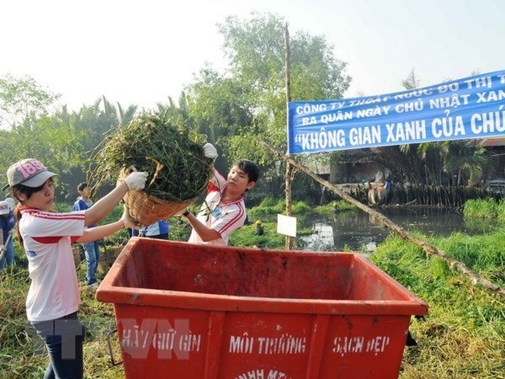 HCM City raises environmental protection, parking fees - 1