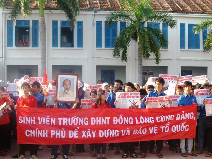 Students in Khanh Hoa gather to protest China's actions - 5 Students in Khanh Hoa gather to protest China's actions - 5