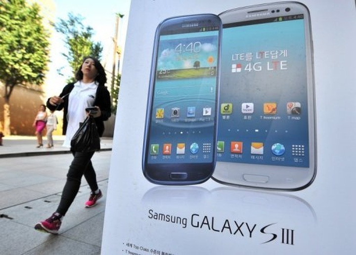Samsung is top 2012 phone brand, ousting Nokia - 1