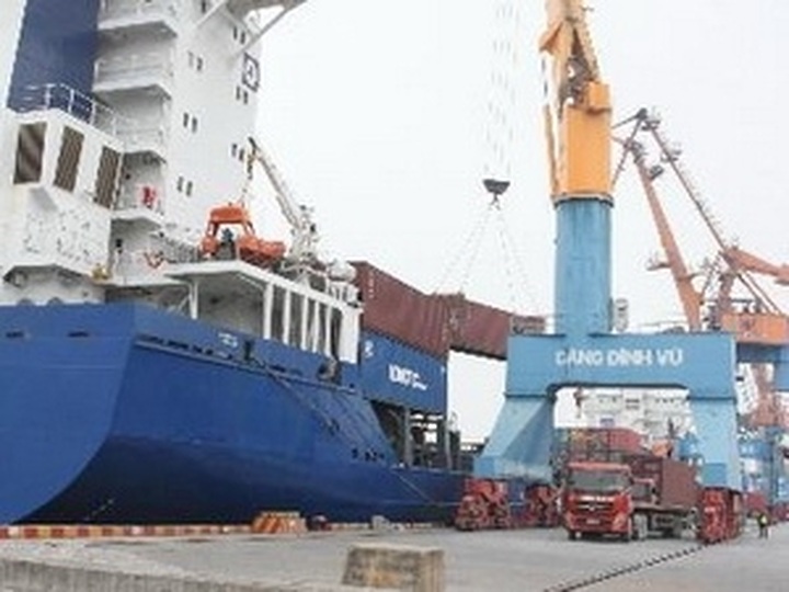 Seaports are busy on first day of 2013 - 1