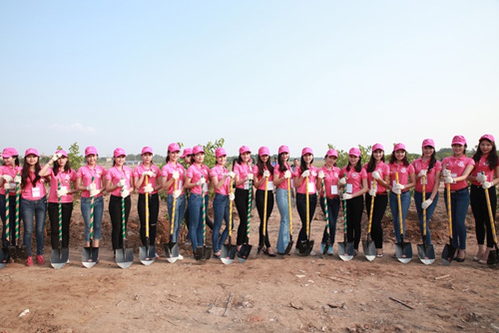 40 Miss Vietnam contestants join charity work - 11
