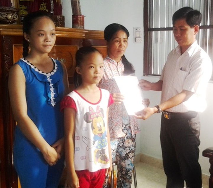 Charity house built for family in Bac Lieu - 2