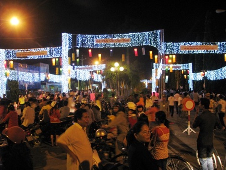 People flock to Khmer traditional ceremony - 1 People flock to Khmer traditional ceremony - 1