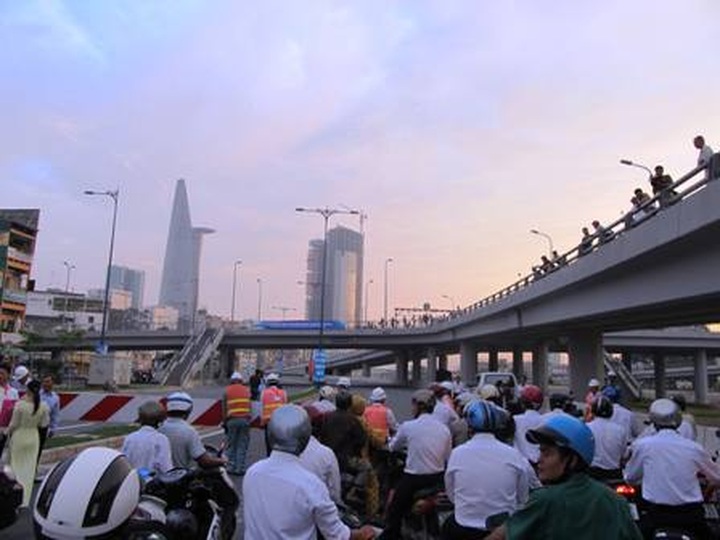 Southeast Asia’s biggest river tunnel opens in HCM City - 4