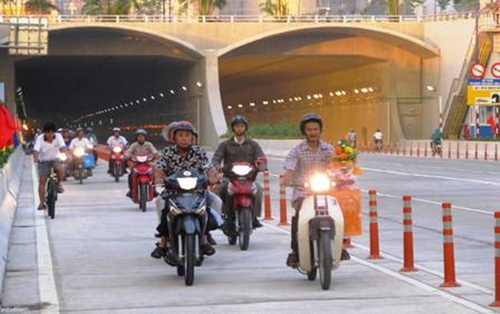 Southeast Asia’s biggest river tunnel opens in HCM City - 3