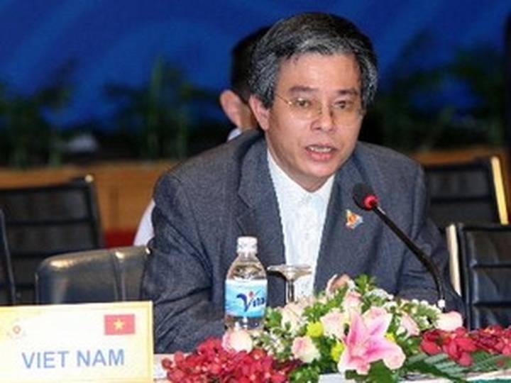 Vietnam calls for peace in regional waters - 1