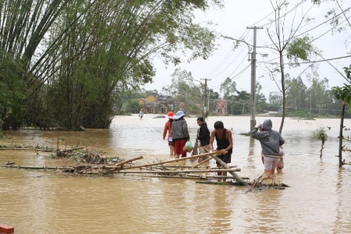 Flooding kills 46 and injures 74 - 1