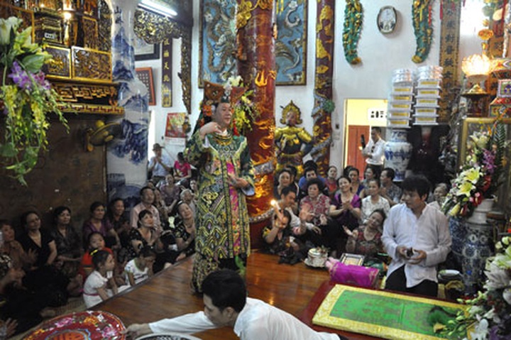 Exhibition to honour Holy Mother - 1