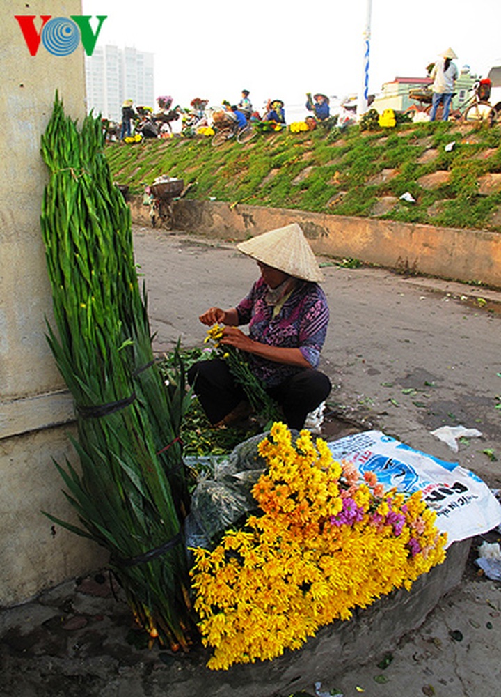 Quang An flower market at night - 8