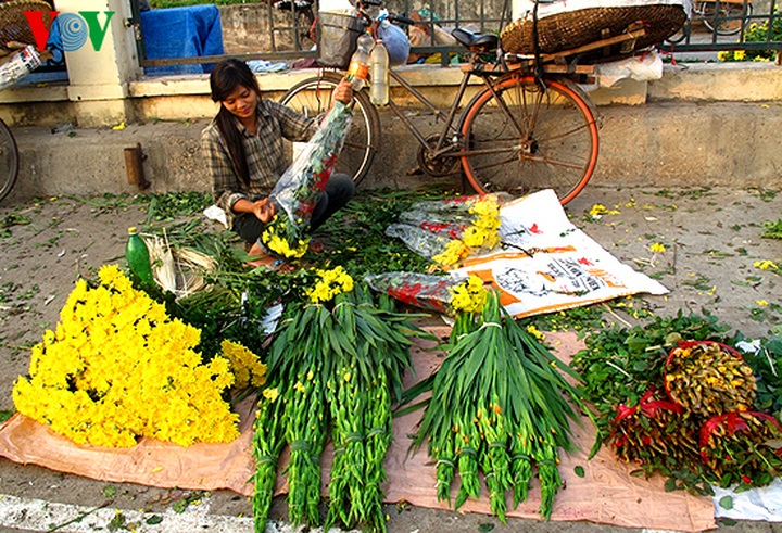 Quang An flower market at night - 9
