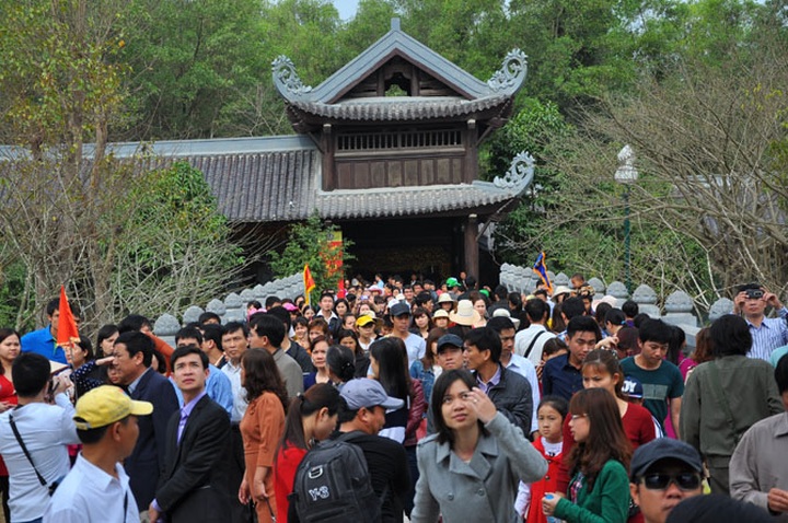 Fortune-tellers, beggars harass visitors at festivals - 1