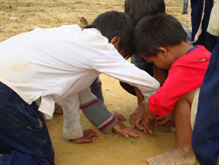 Hard life of ethnic children - 8