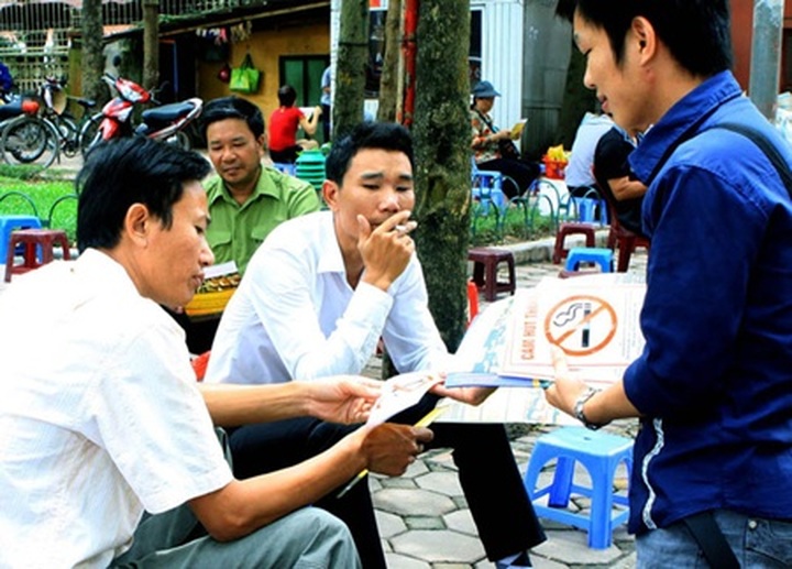 Hanoi pushes smoke-free zones in hotels, restaurants - 1