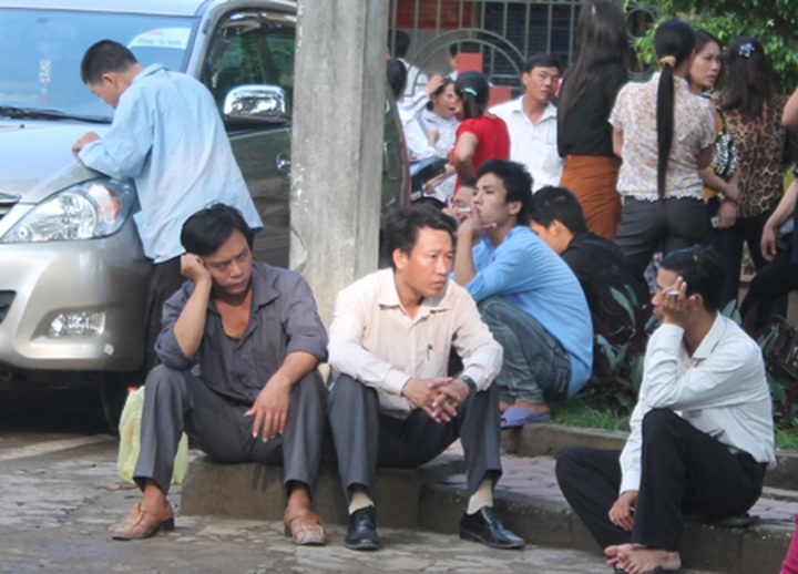 Lack of enforcement makes mockery of new smoking ban - 2 Lack of enforcement makes mockery of new smoking ban - 2