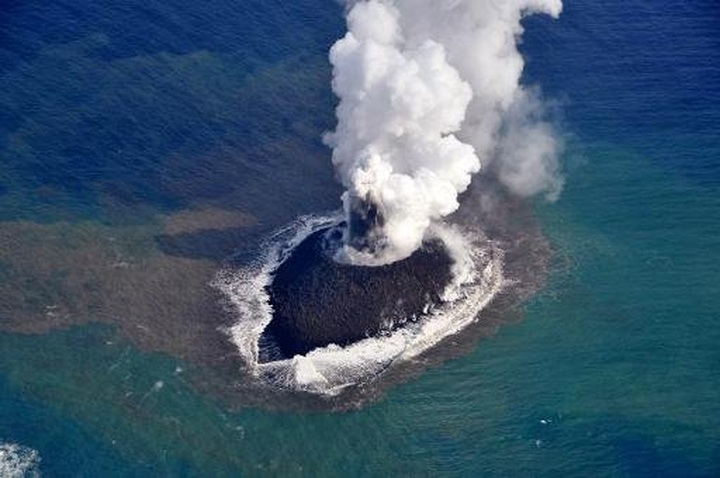New Japan volcanic islet here to stay, for now: official - 1