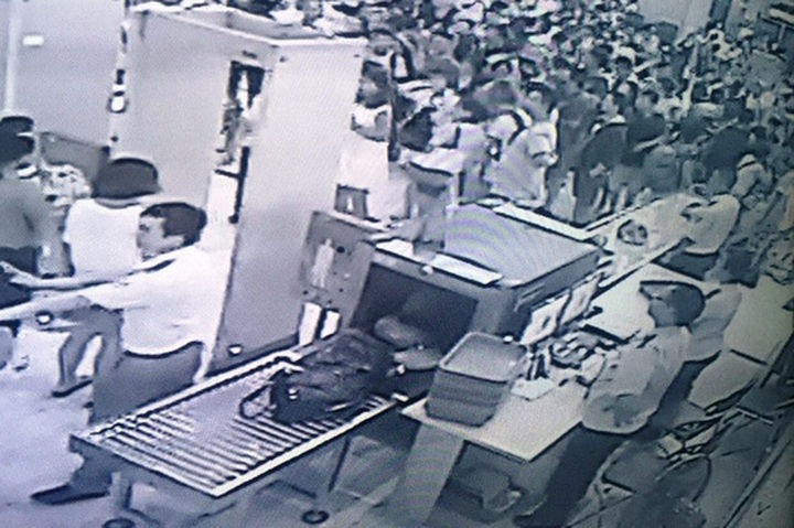 Cam Ranh customs clears the confusion with Chinese passengers - 1
