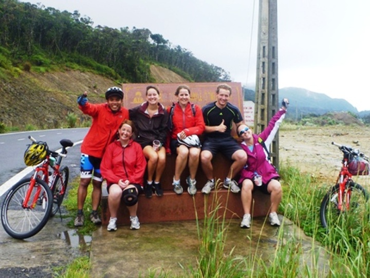 New Zealanders cycle to feed Vietnamese kids - 1