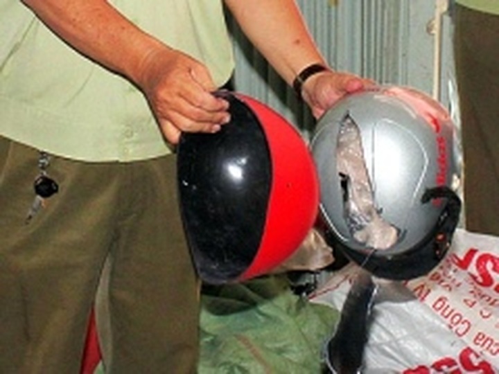 Helmets intentionally misused in Vietnam - 1