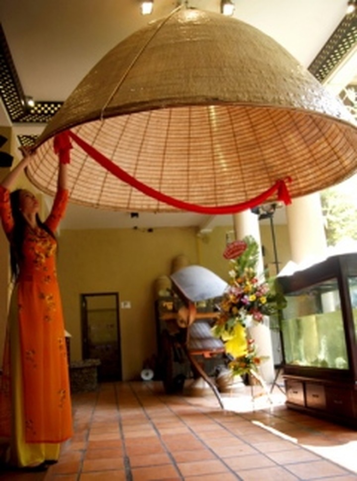 Vietnam’s biggest conical hat recognised - 1