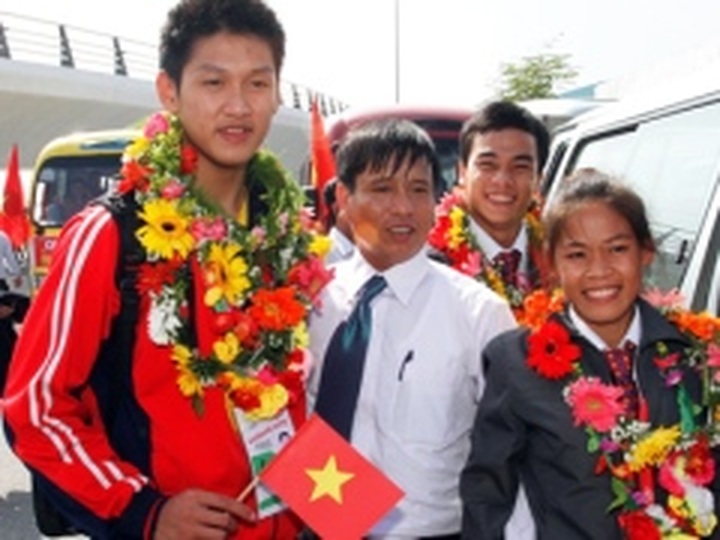 Swimming talent accused as arrogant superstar - 1