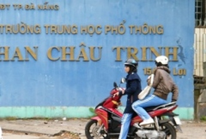 Danang students flout regulations on underage driving - 1 Danang students flout regulations on underage driving - 1
