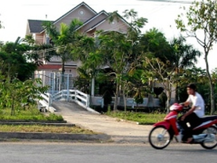 Gambling official seized before getting award - 1