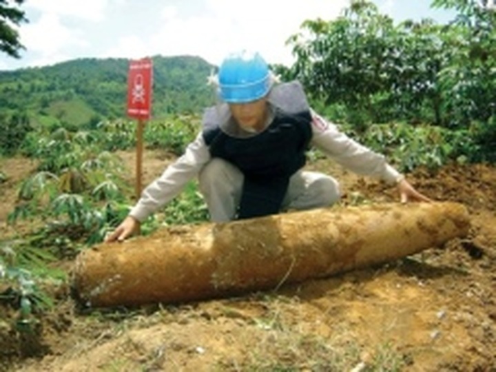 Huge amount of leftover bombs, mines line Vietnam - 1