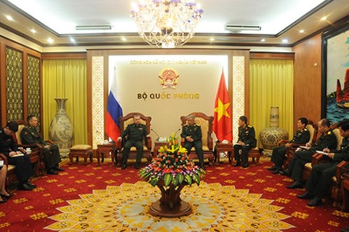 Deputy Defence Minister greets Russian senior officer - 1