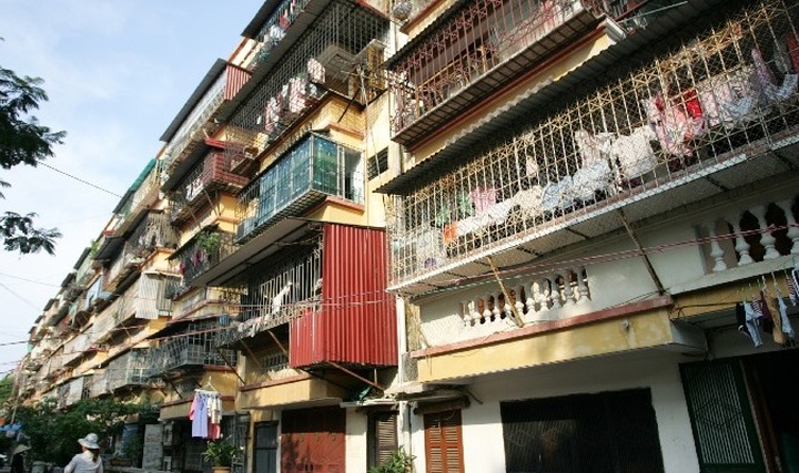 Relocation from deteriorating apartment buildings proposed - 1